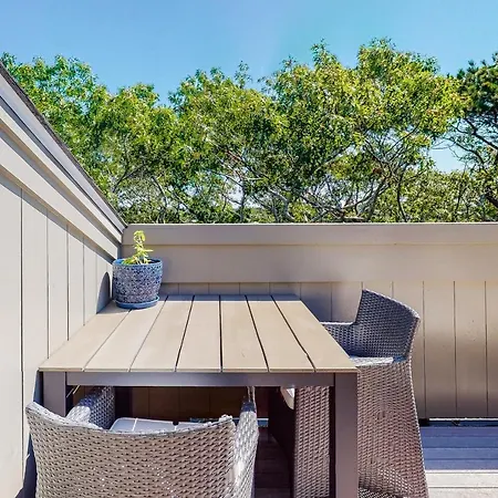 Ptown Treehouse Villa